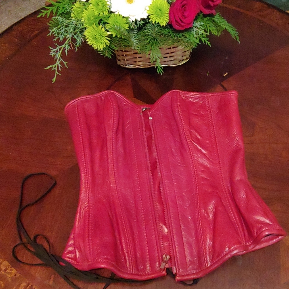 Corset red leather Marvelous Mayham